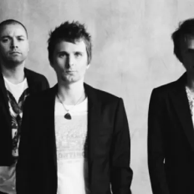 Muse estrena nuevo disco titulado "Drones"