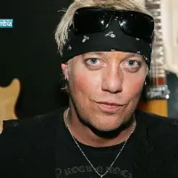 El 1 de febrero de 1964 nacio Jani Lane de Warrant.