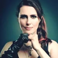 El 12 de julio de 1974 nació Sharon Den Adel de Within Temptation