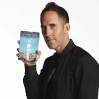 Chuck Comeau baterista de Simple Plan