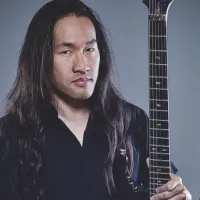 Herman Li miembro de Dragonforce.