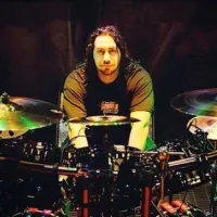 En 1972 nació Raymond Herrera de Fear Factory