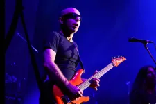 Joe Satriani en su concierto en Bogotá