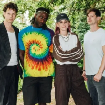 Bloc Party regresa a Colombia para celebrar los 20 años de “Silent Alarm”
