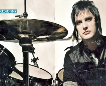 El 9 de febrero de 1981 nació James Owen Sullivan, ex-baterista estadounidense de la banda Avenged Sevenfold. Falleció en el año 2009.