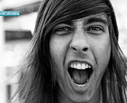 El 10 de febrero de 1983 nació Vic Fuentes, vocalista y guitarrista de la banda Pierce The Veil.
