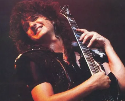 El 5 de abril de 2007 murió Murió Mark St. John quién fue guitarrista de Kiss en 1984