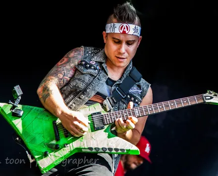 El 30 de junio de 1982 nació Dan Jacobs de Atreyu