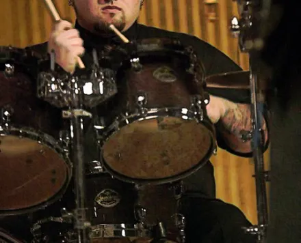 El 2 de julio de 1974 nació Rocky Gray de Evanescense 