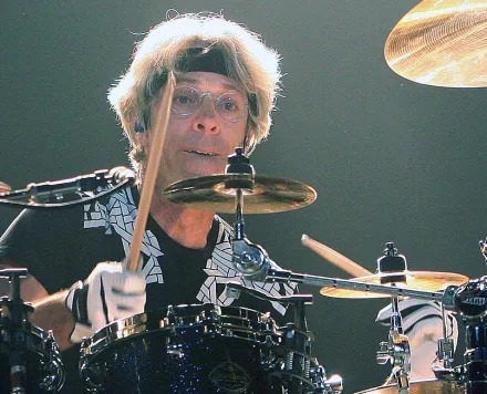 El 16 de julio de 1952 nació Stewart Copeland de The Police
