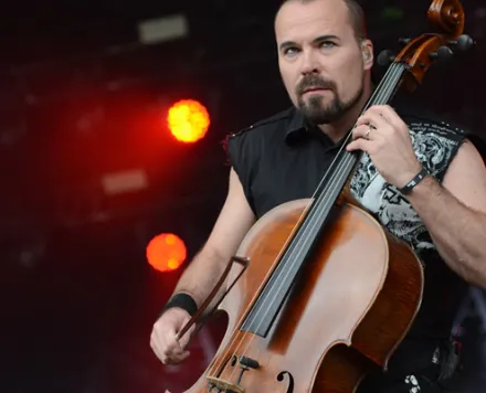 El 29 de julio de 1968 nació Paavo Lötjönen de Apocalyptica