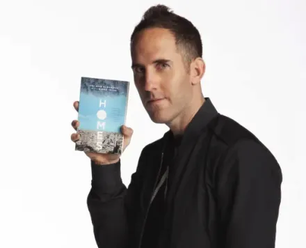 Chuck Comeau baterista de Simple Plan