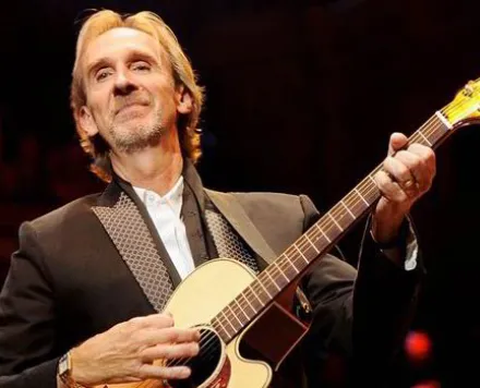 Rutherford miembro fundador de Genesis.