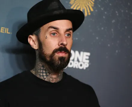 En 1975 nació Travis Baker de Blink 182