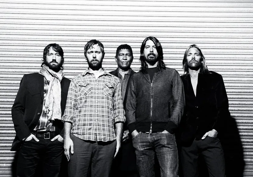 En fotografia Dave Grohl y la banda Foo Fighters